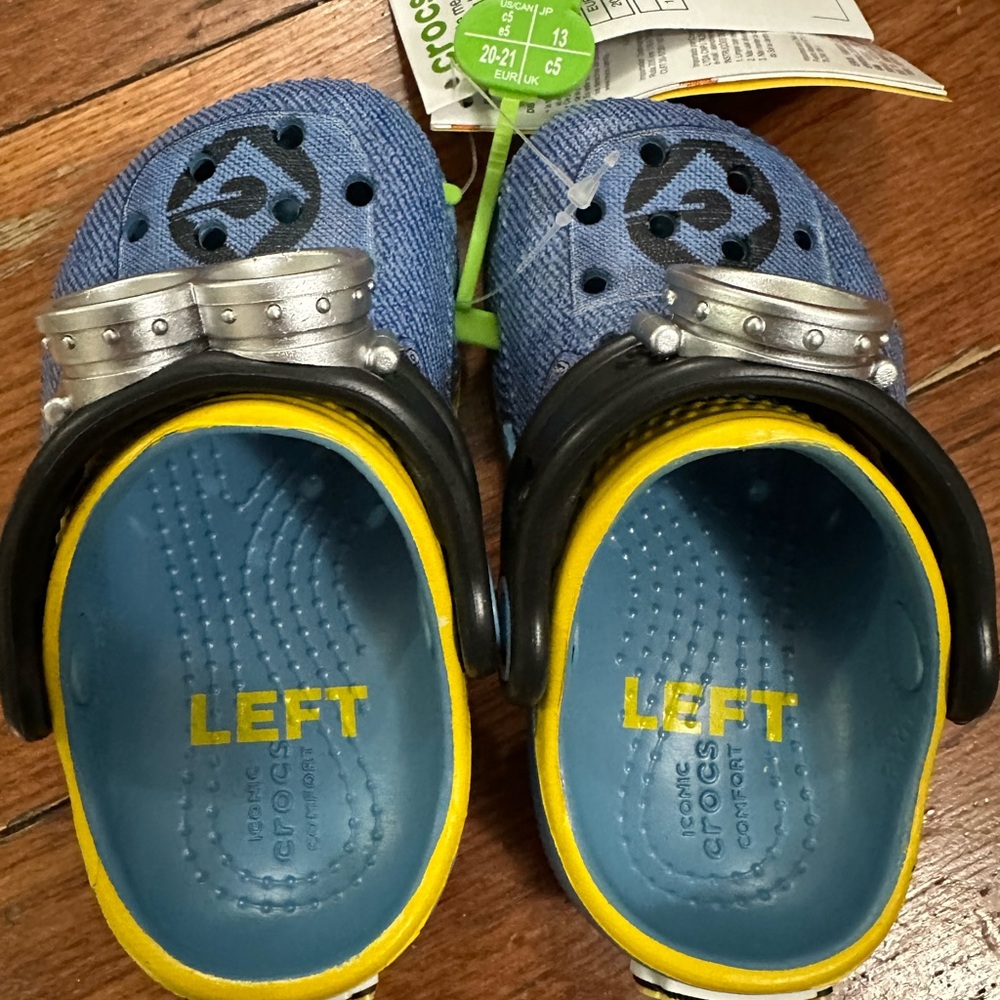 NWT Crocs Toddler Classic Despicable Me Clogs Size C5 - Picture 3 of 6
